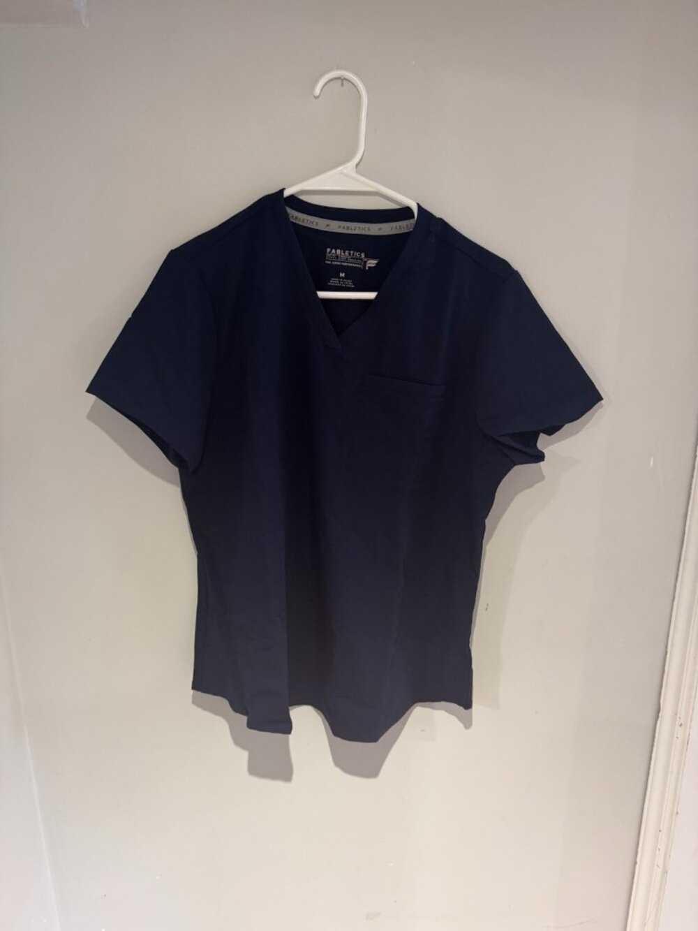 Fabletics Vital 1 Pocket Scrub Top Womens Navy Blue Size Medium